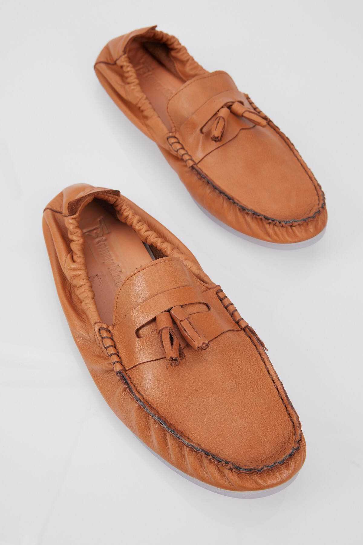 لبه طوسی مردانه در جلو و الاستیک در پشت کفش راحتی چرم اصل