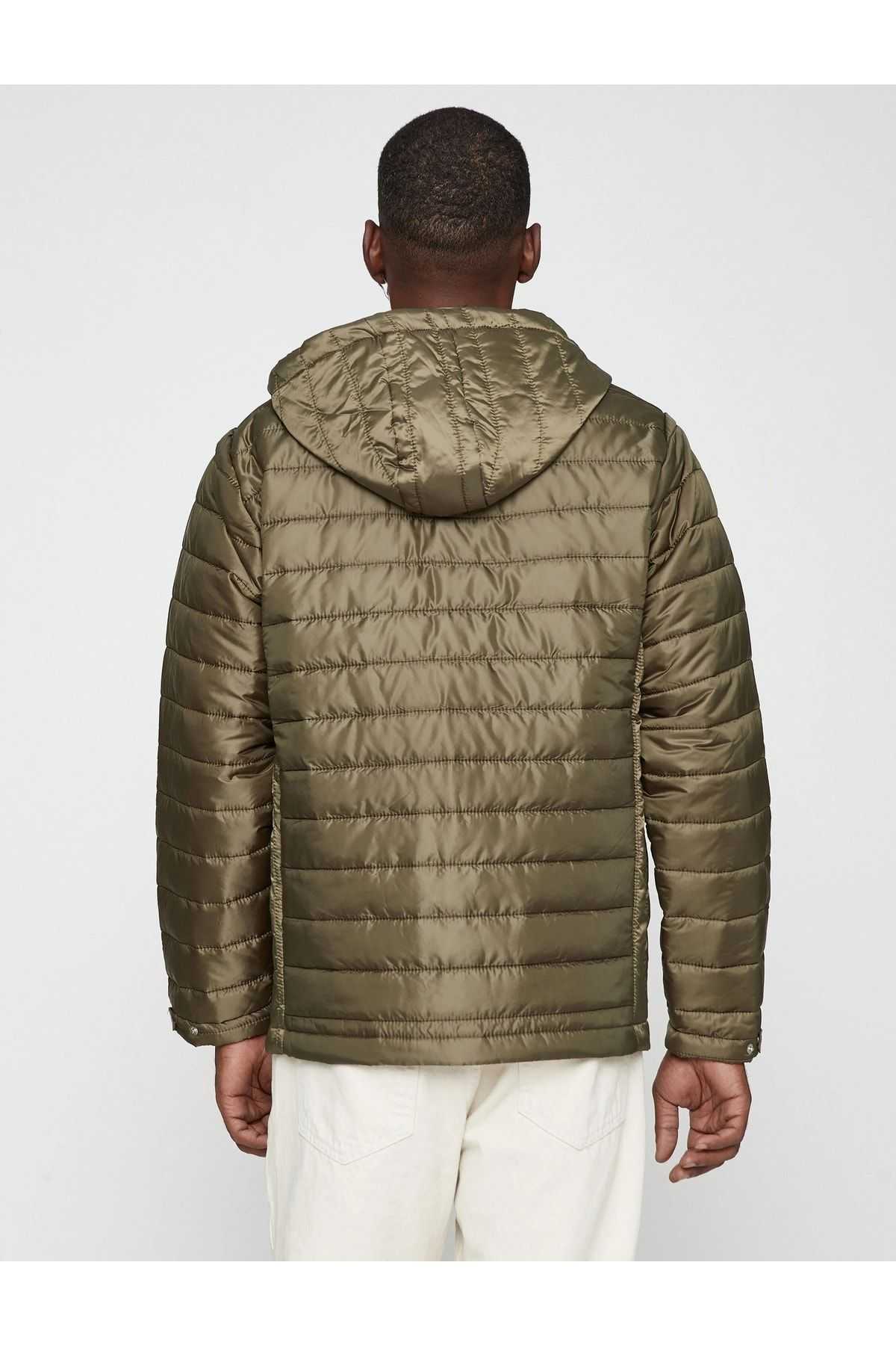 ژاکت پفی کلاهدار با جزئیات جیبی ضد آب