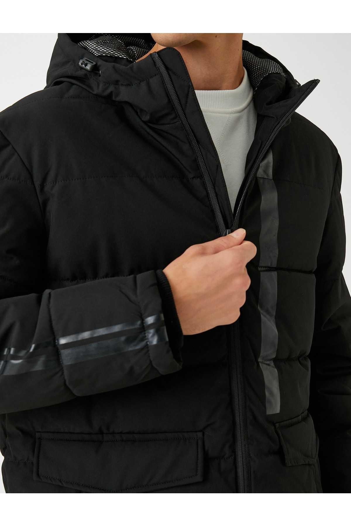 ژاکت پفی کلاهدار با جزئیات جیب چاپ شده