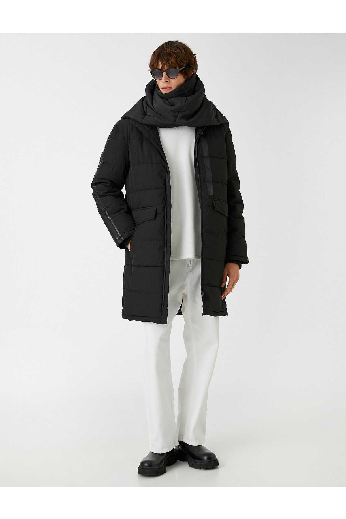 ژاکت پفی کلاهدار با جزئیات جیب چاپ شده