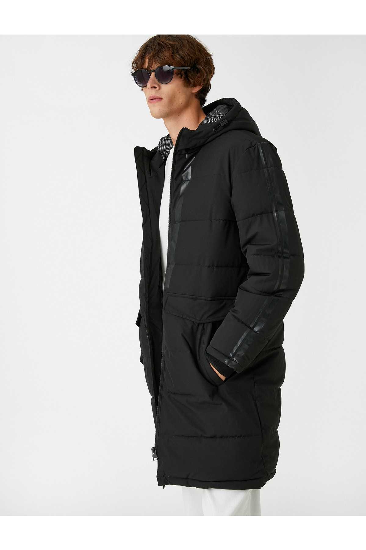 ژاکت پفی کلاهدار با جزئیات جیب چاپ شده