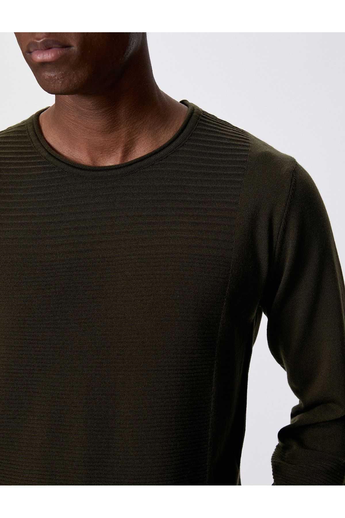 ژاکت بافتنی ساده با بافت یقه گرد با تناسب باریک