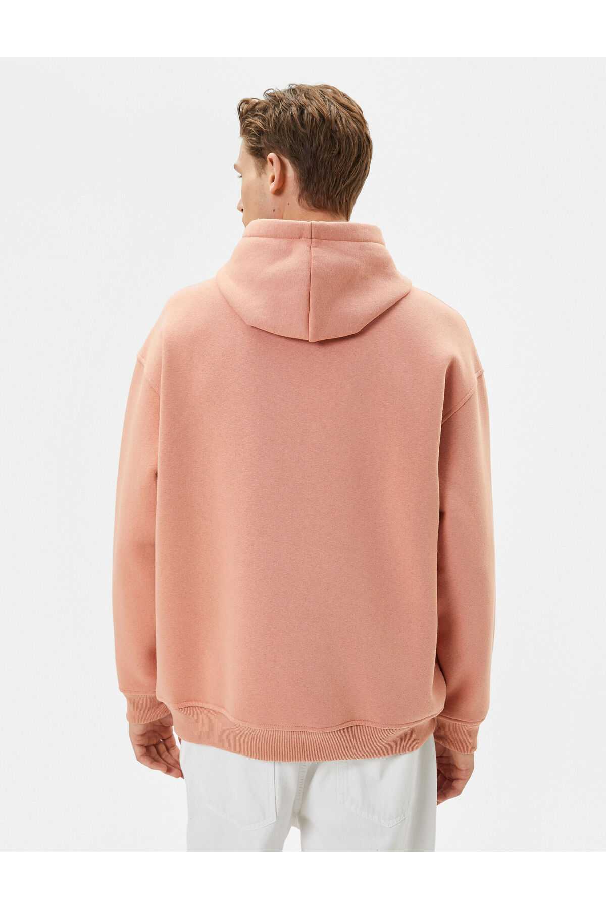 سویشرت کلاهدار بزرگ با جزئیات دوخت آستین بلند