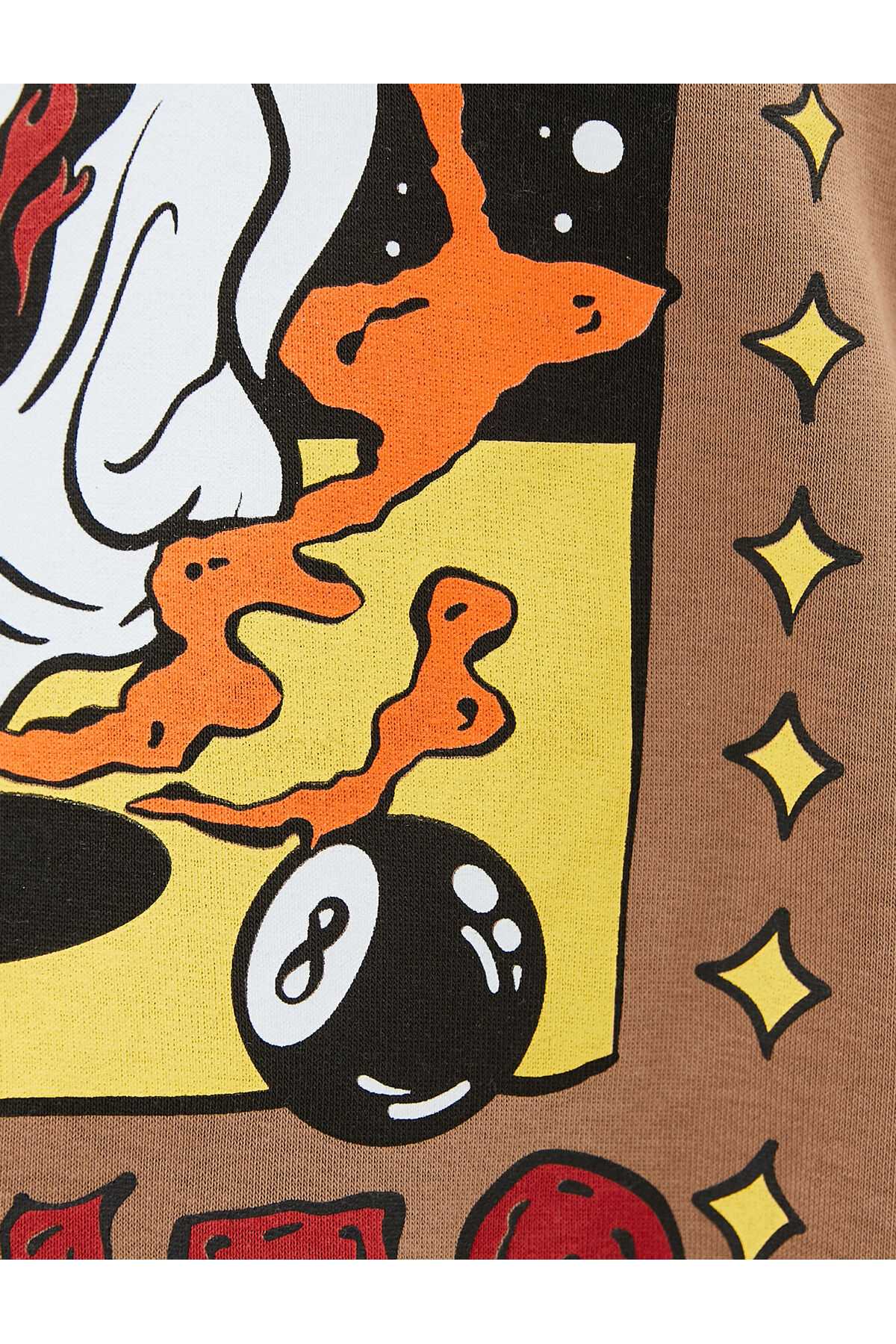 هودی بزرگ با جزئیات برچسب چاپ شده جمجمه