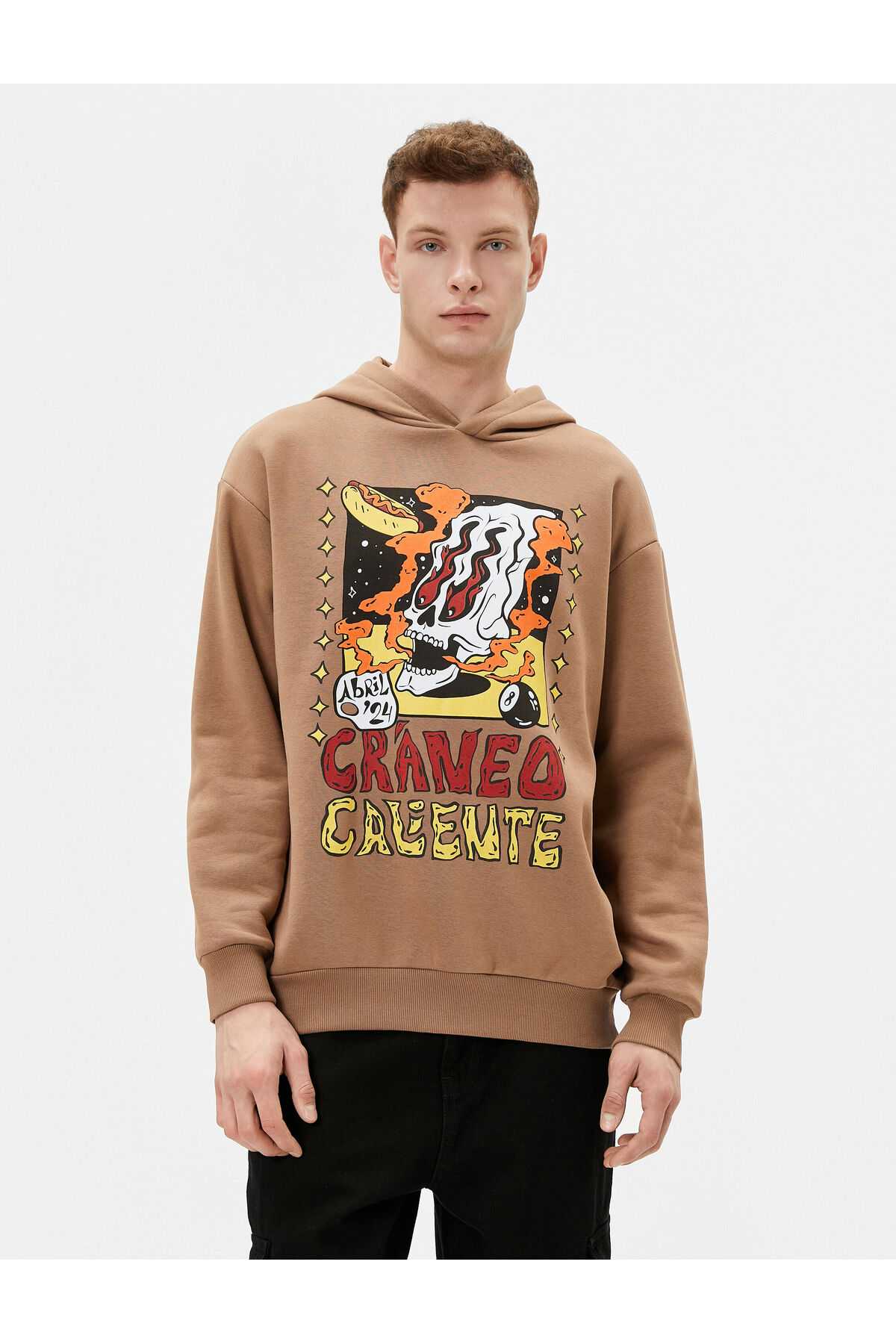 هودی بزرگ با جزئیات برچسب چاپ شده جمجمه