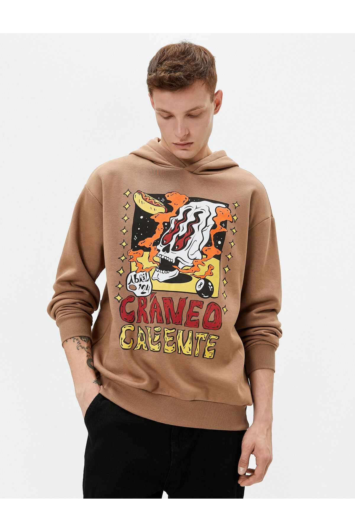 هودی بزرگ با جزئیات برچسب چاپ شده جمجمه