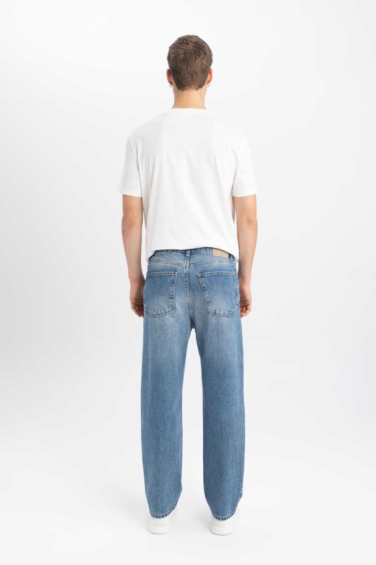 شلوار جین گشاد با طرح کمر معمولی