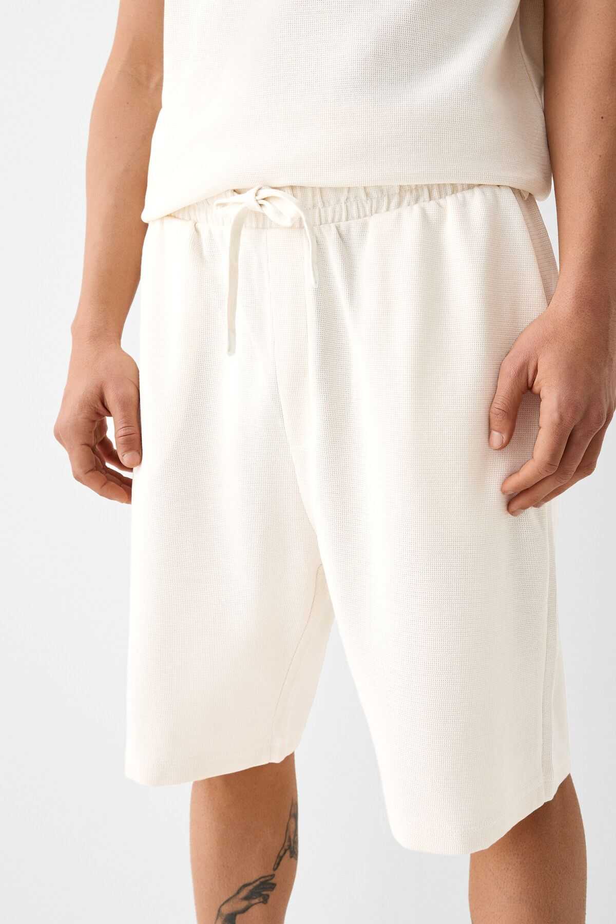 شورت برمودا با بافت راحت و راحت