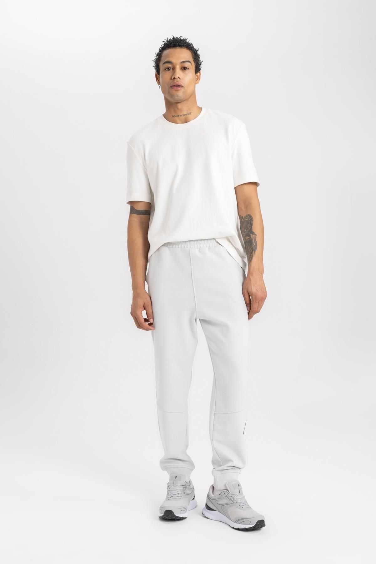 Fit Standard Fit Flexible Leg Jogger