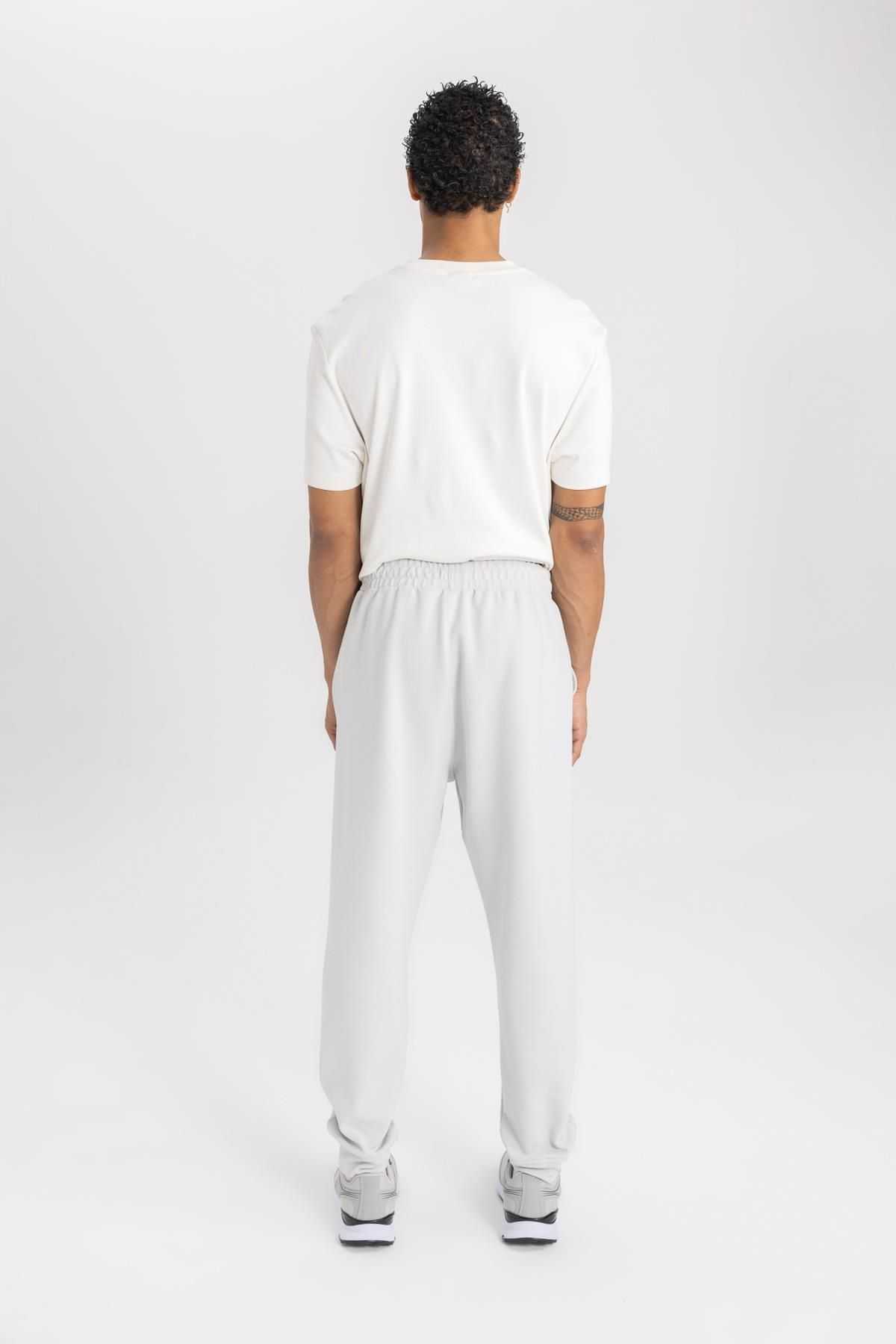 Fit Standard Fit Flexible Leg Jogger