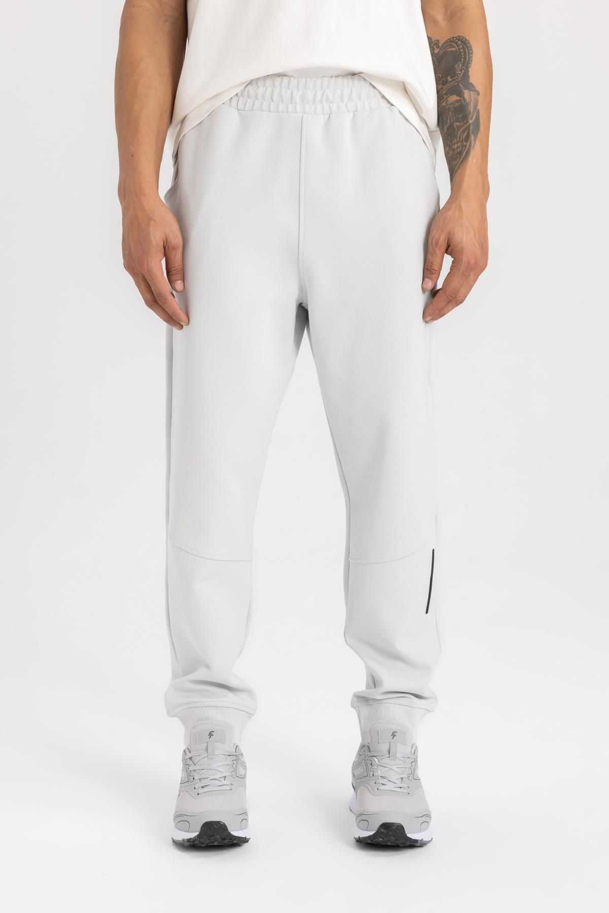 Fit Standard Fit Flexible Leg Jogger