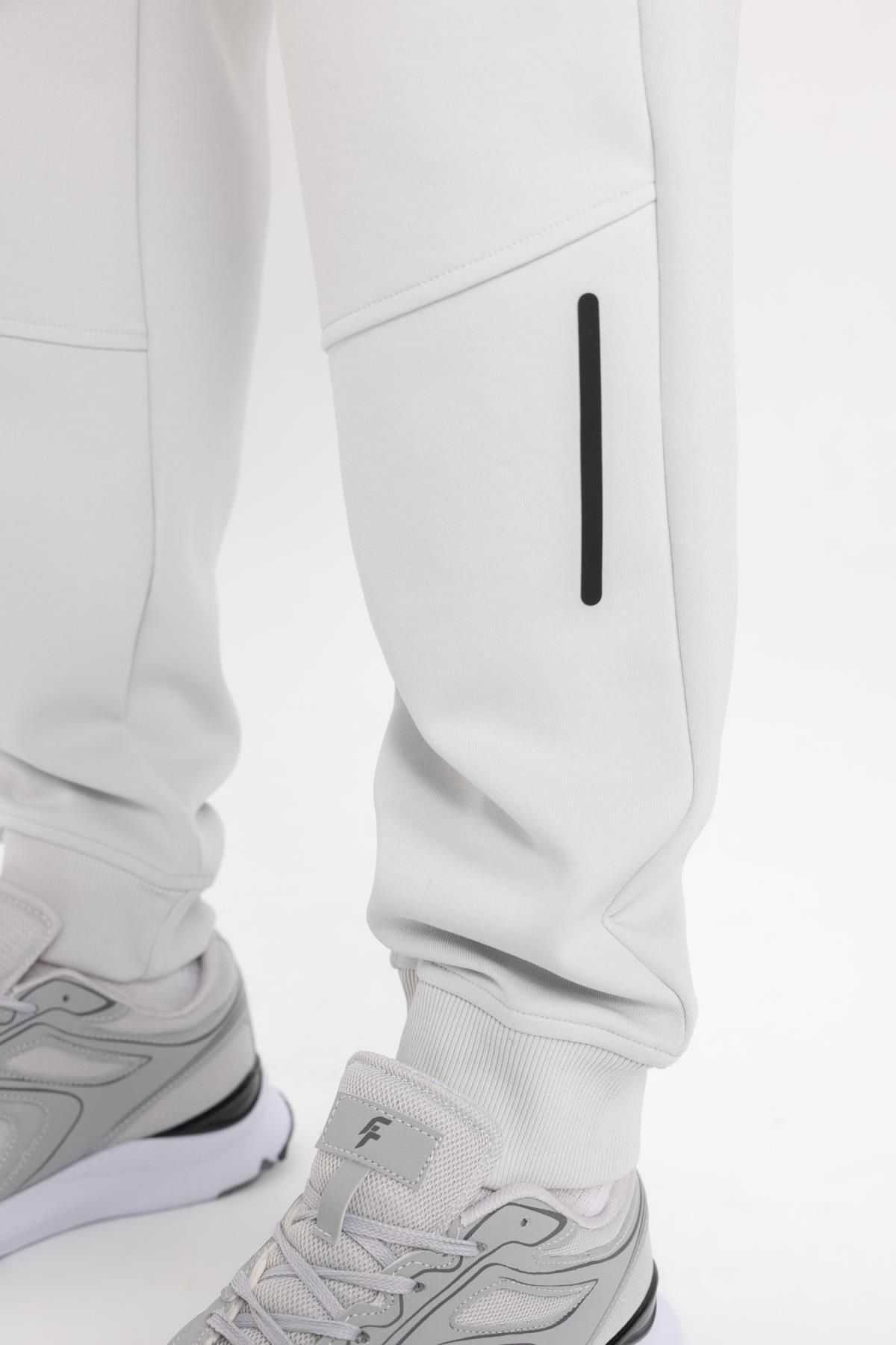 Fit Standard Fit Flexible Leg Jogger