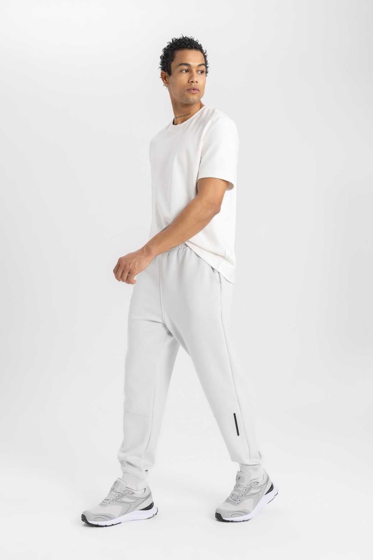 Fit Standard Fit Flexible Leg Jogger