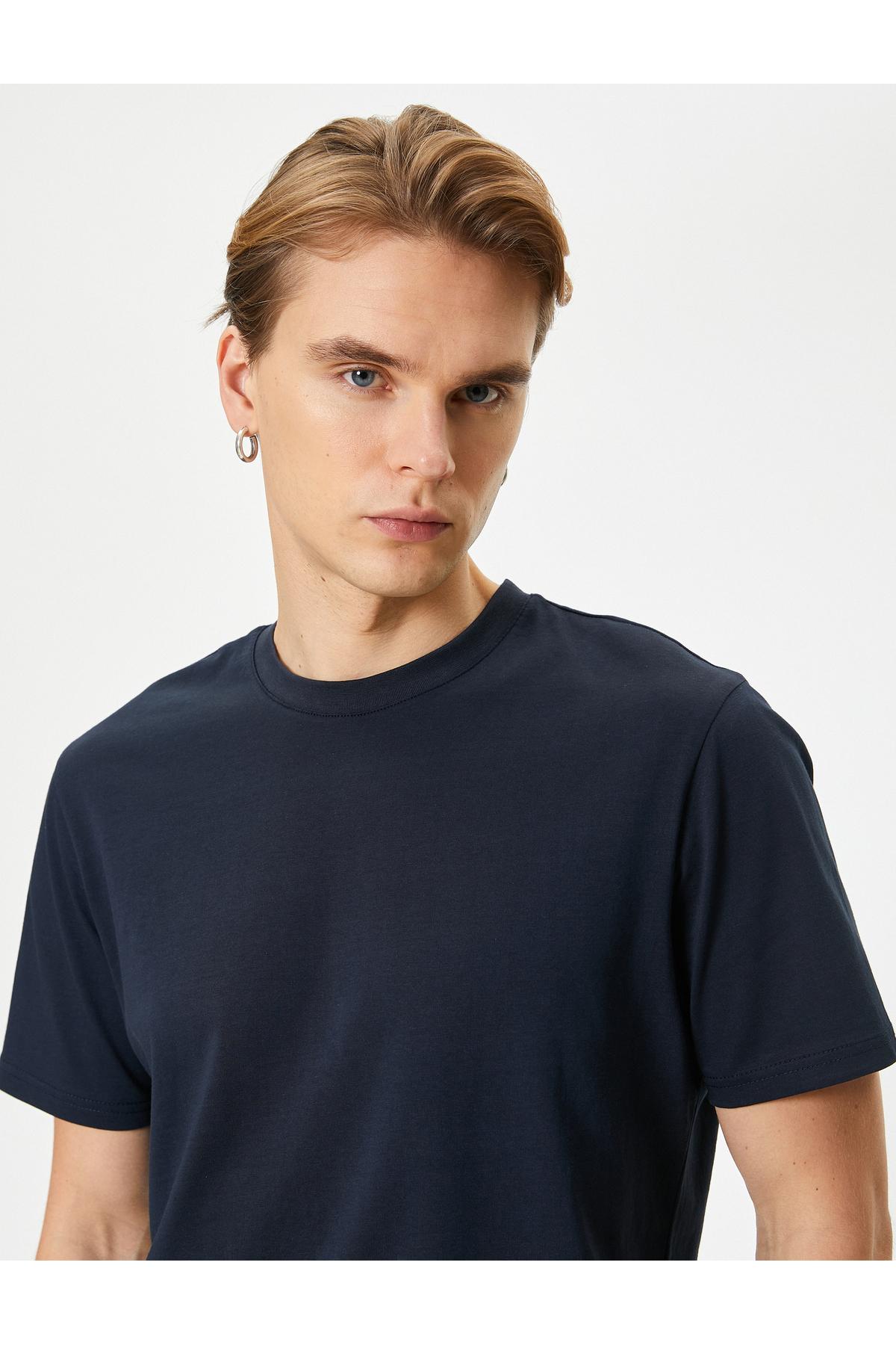 تیشرت پایه آستین کوتاه یقه خدمه