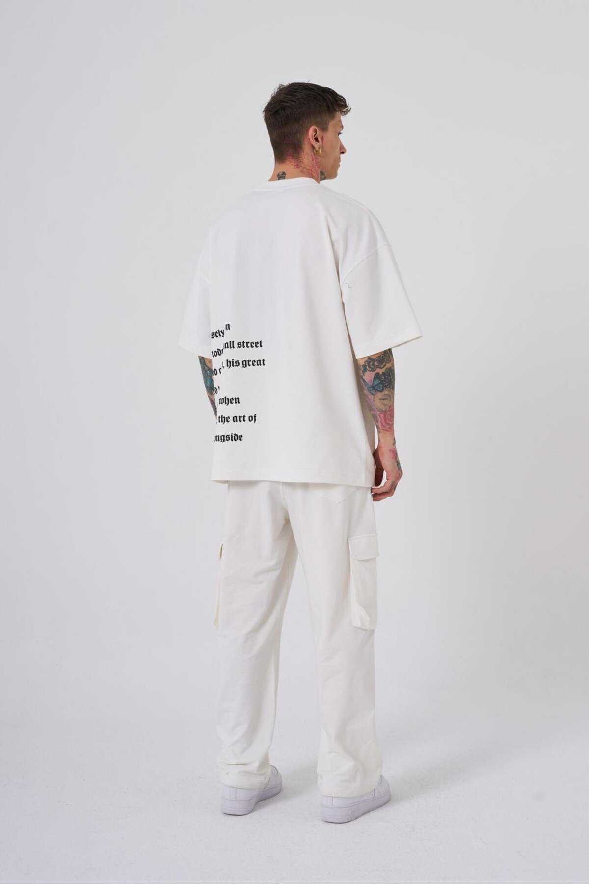 تیشرت اکرو با جزئیات چاپ دوزی شده مردانه