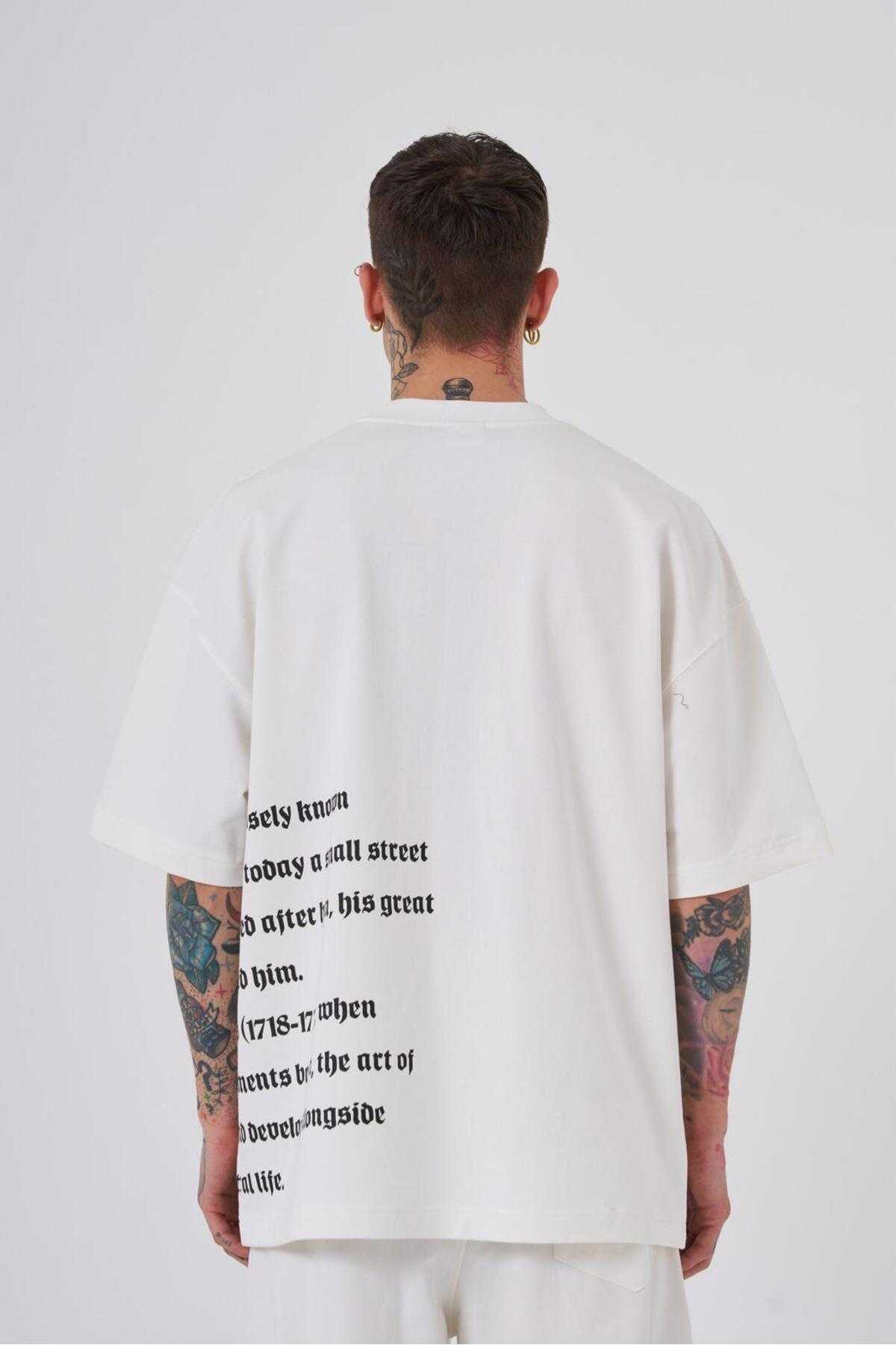 تیشرت اکرو با جزئیات چاپ دوزی شده مردانه