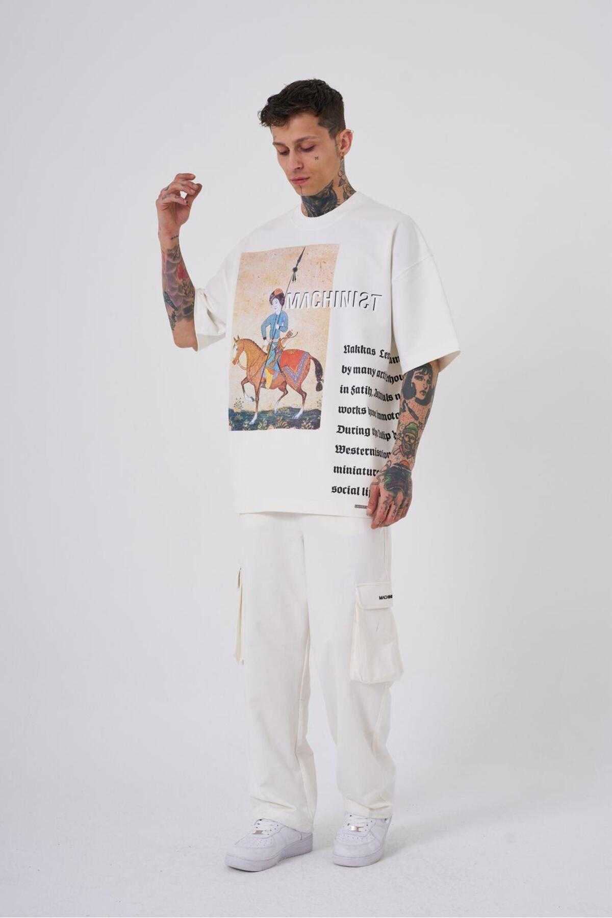 تیشرت اکرو با جزئیات چاپ دوزی شده مردانه