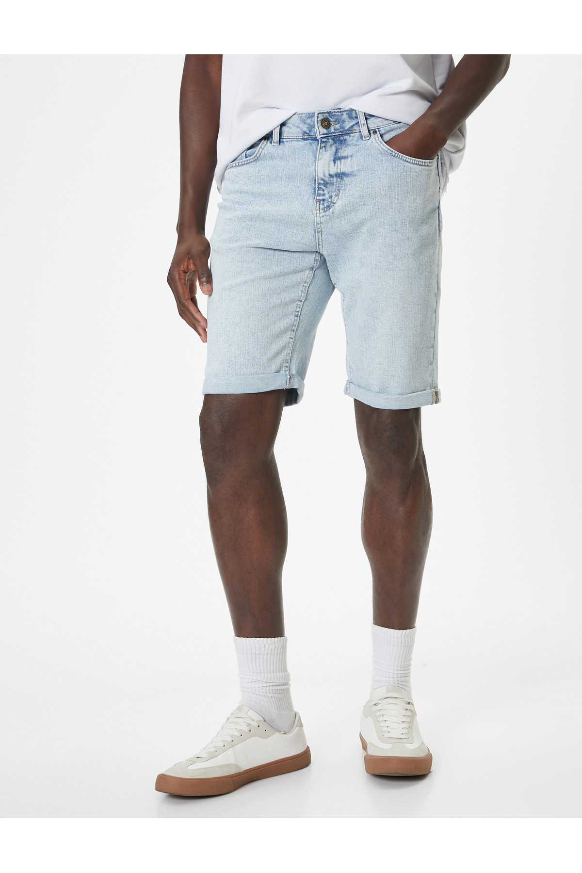 جیب دکمه ای شلوارک جین برمودا باریک با جزئیات