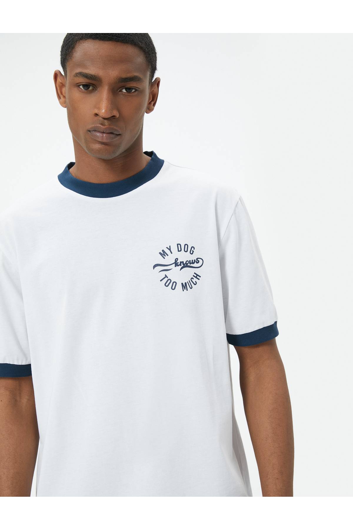 تیشرت یقه کوتاه نخی با چاپ شعار