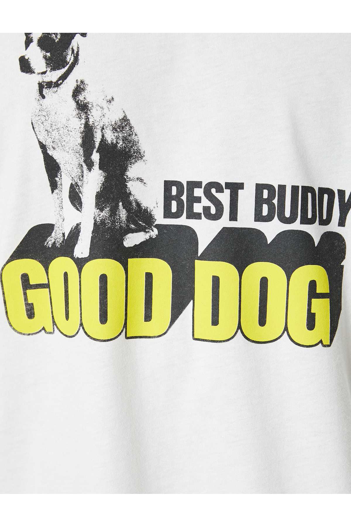 طرح تیشرت پایه با جزئیات آستین چاپ شده آستین کوتاه یقه خدمه نخی