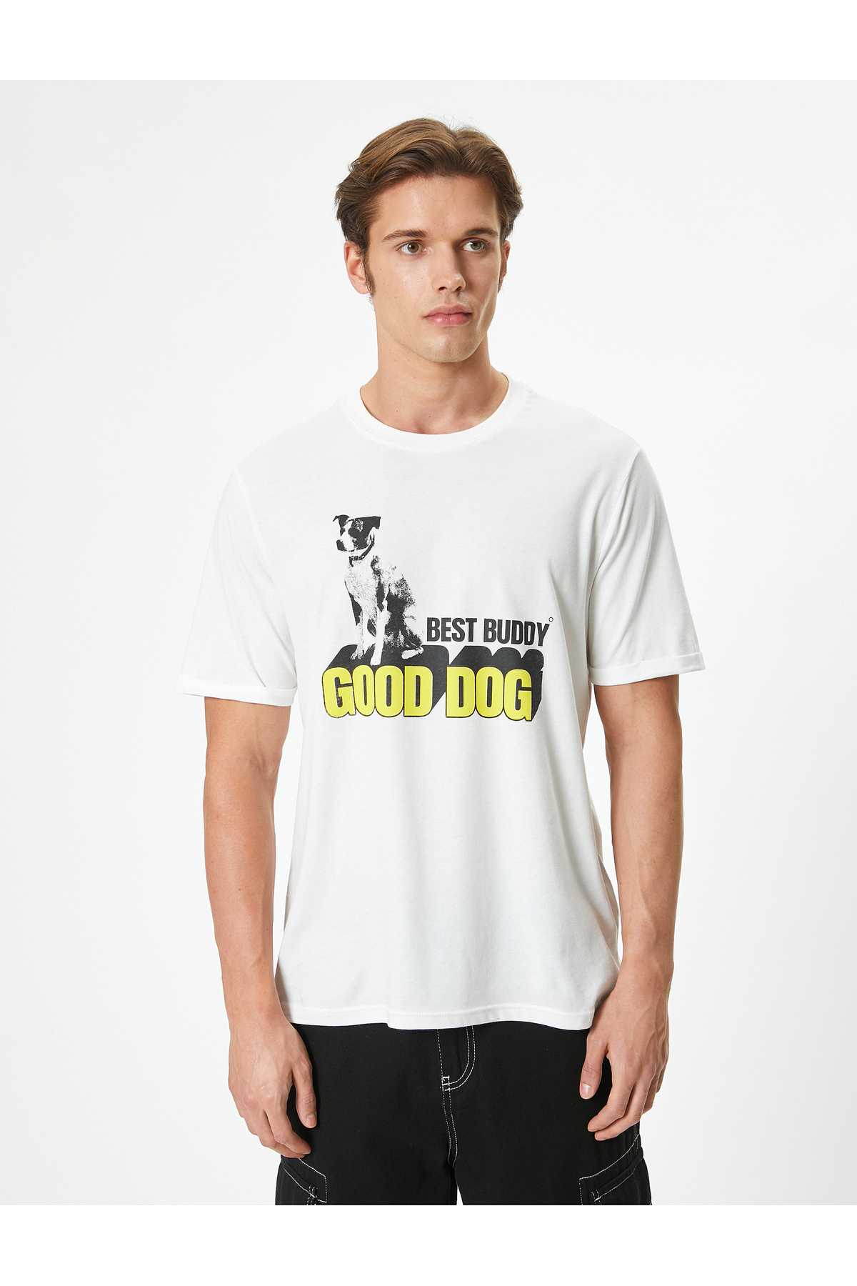 طرح تیشرت پایه با جزئیات آستین چاپ شده آستین کوتاه یقه خدمه نخی