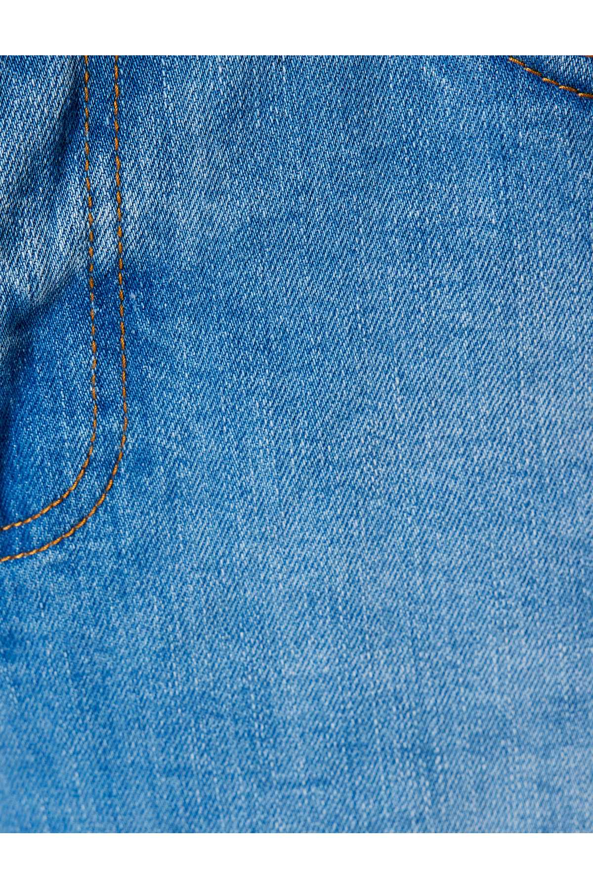 شلوارک جین باریک با دکمه کاف تاشو برمودا