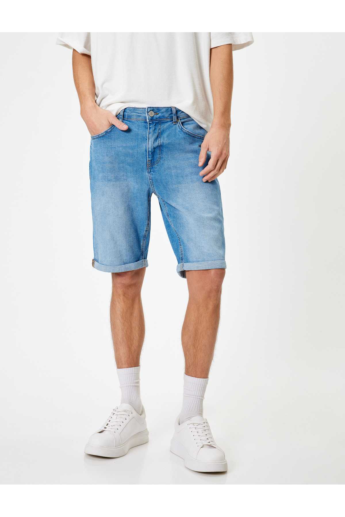 شلوارک جین باریک با دکمه کاف تاشو برمودا