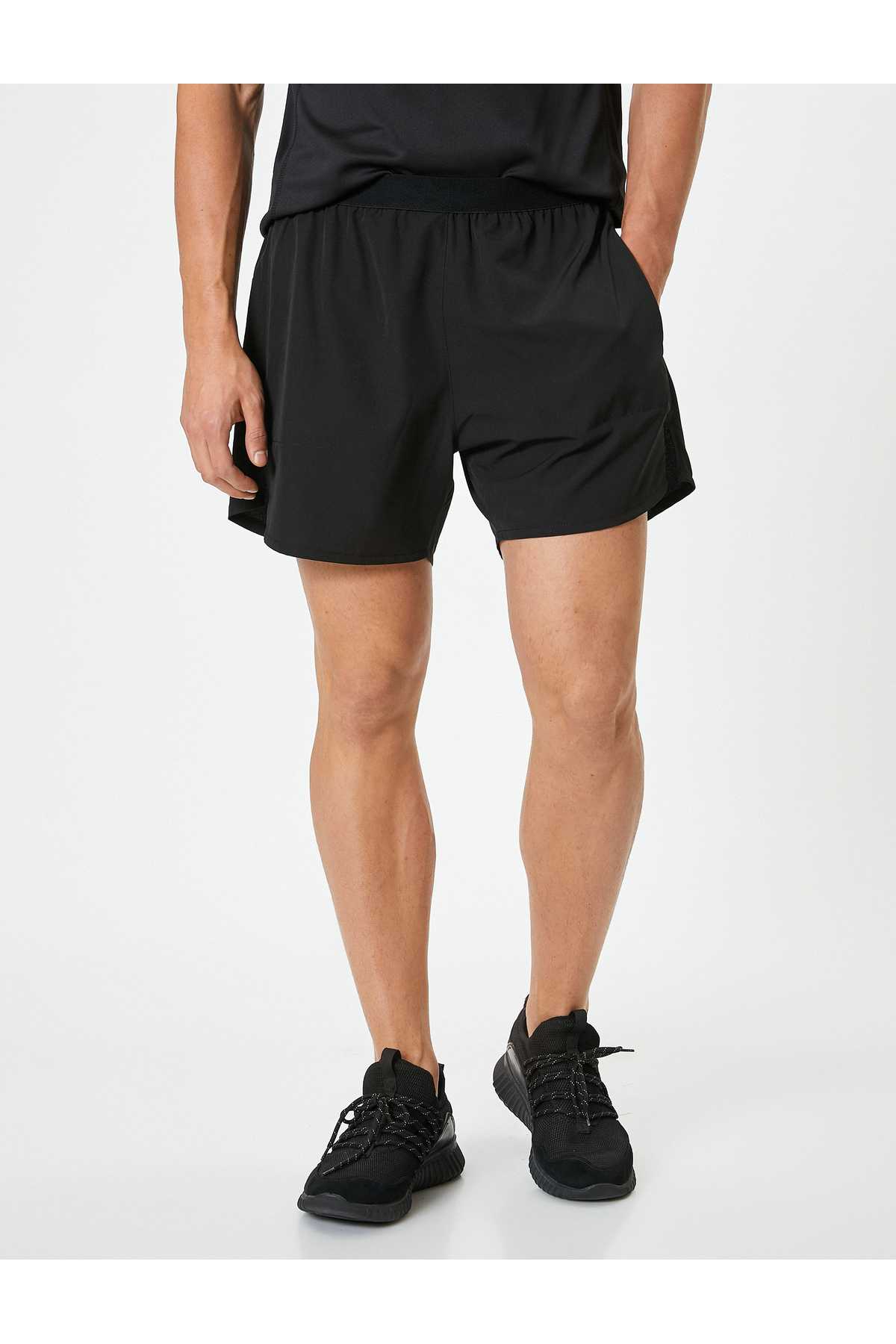 شورت اسپرت کوتاه با بند کمری و جیب