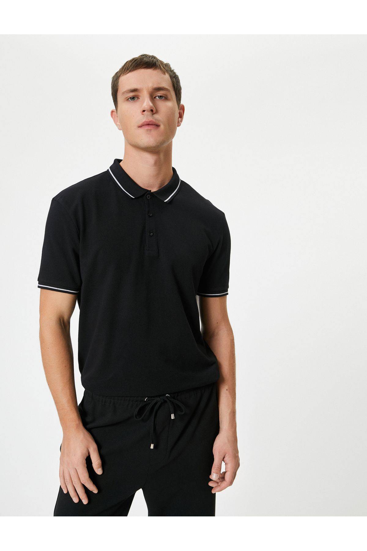 تیشرت پولو با آستین کوتاه با جزئیات نخی