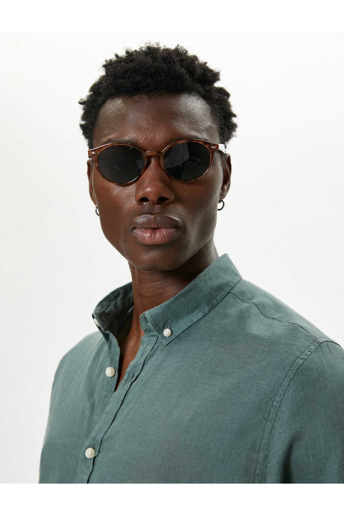 پیراهن کتانی یقه کلاسیک آستین بلند دکمه دار