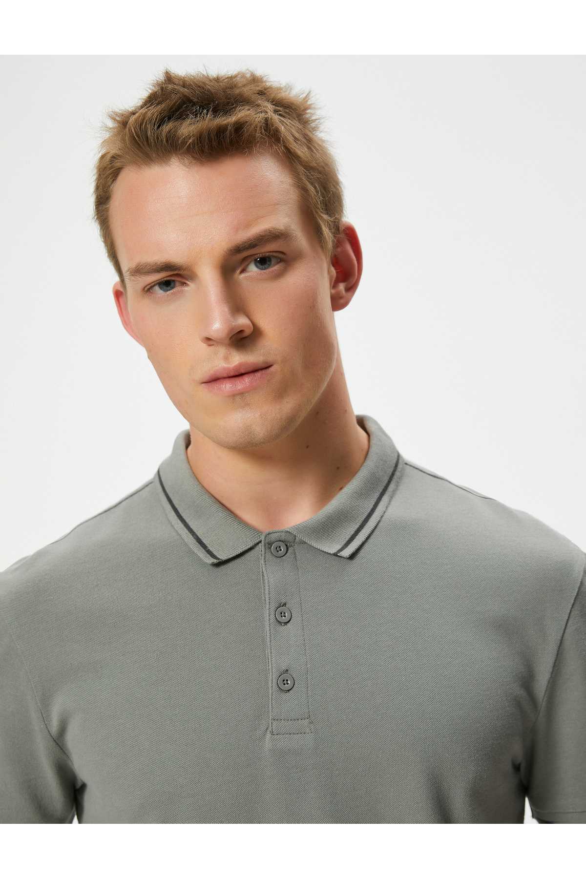 تیشرت پولو با آستین کوتاه با جزئیات نخی