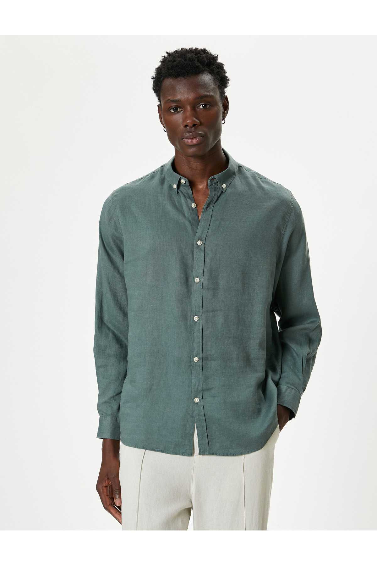 پیراهن کتانی یقه کلاسیک آستین بلند دکمه دار