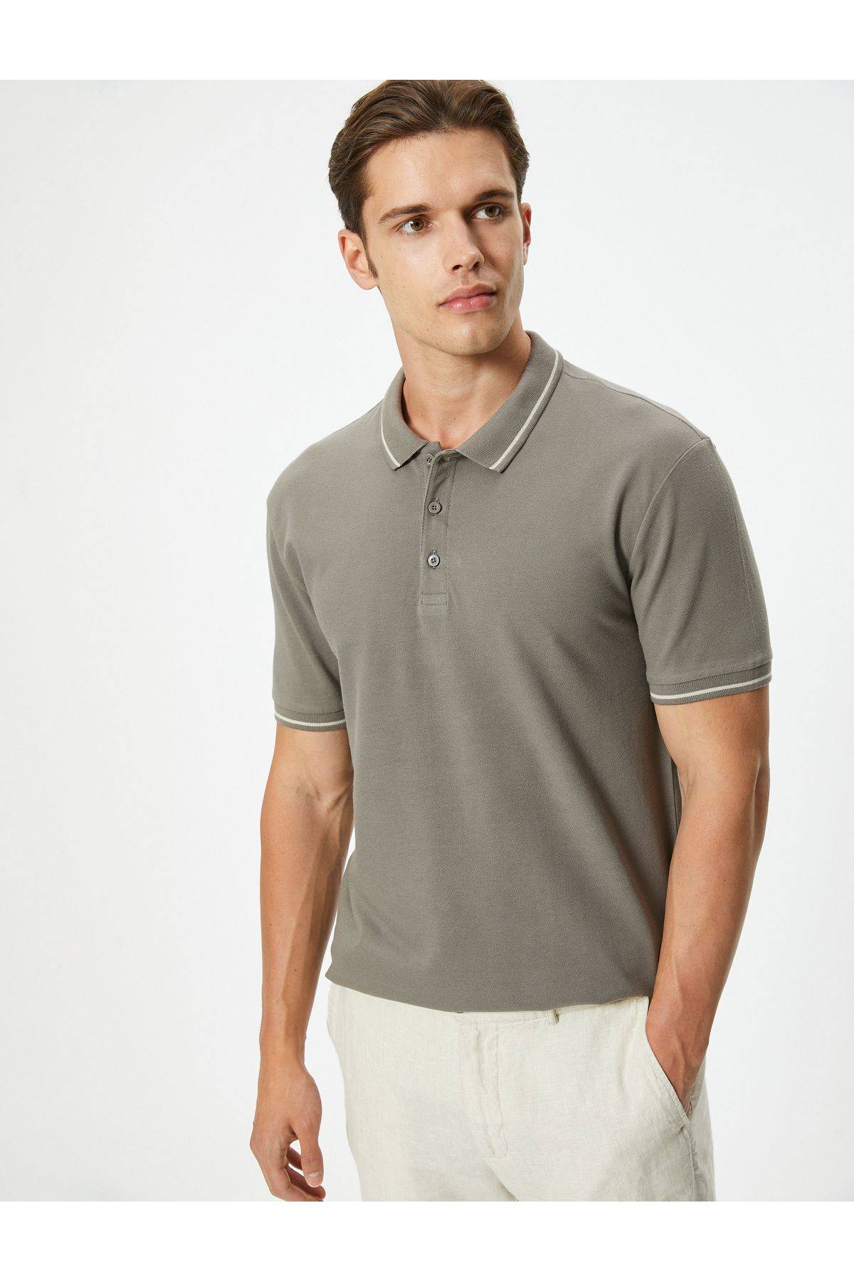 تیشرت پولو با آستین کوتاه با جزئیات نخی