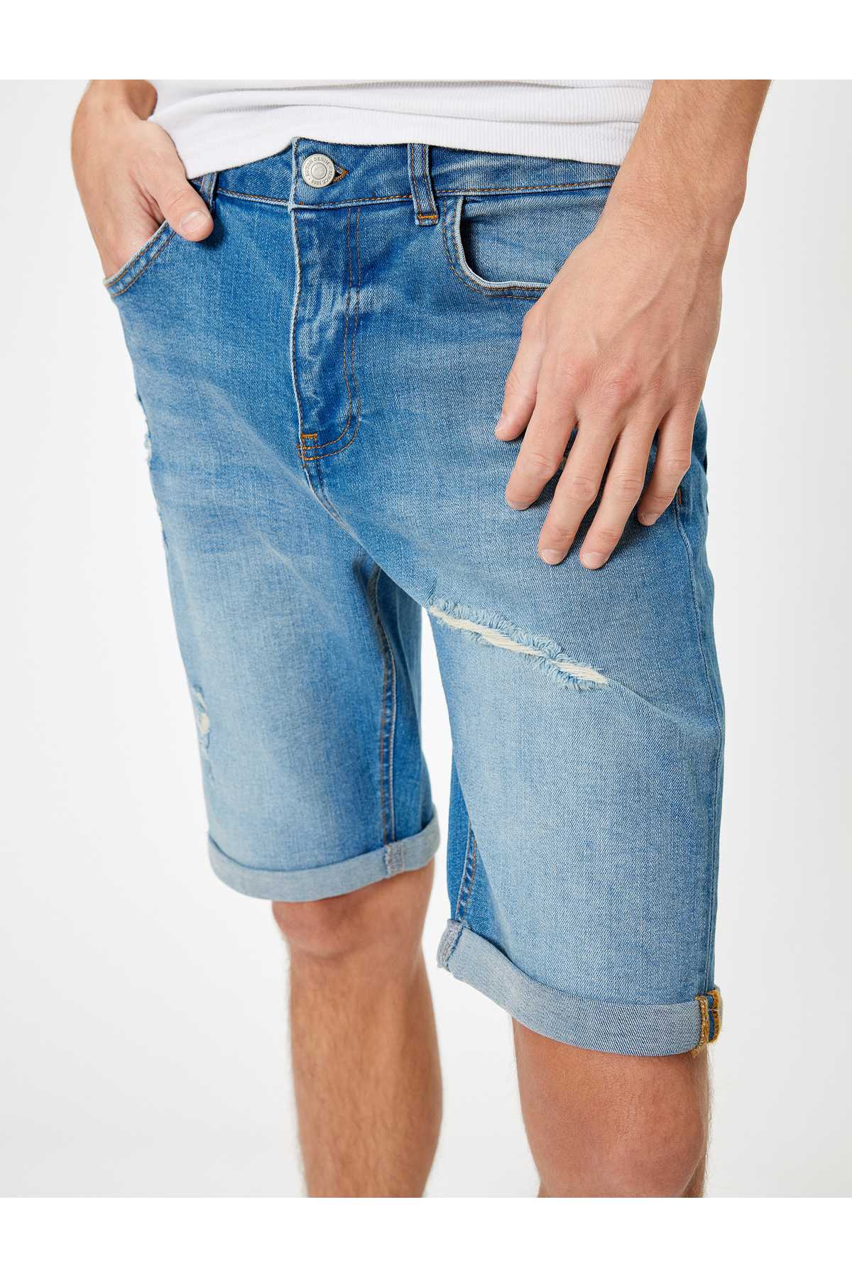 شلوارک جین باریک با دکمه کاف تاشو برمودا