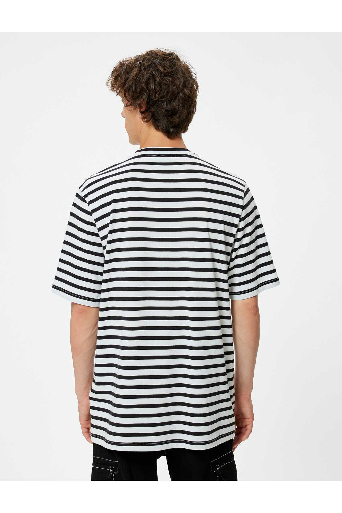 تیشرت آستین کوتاه یقه خدمه با چاپ سگی