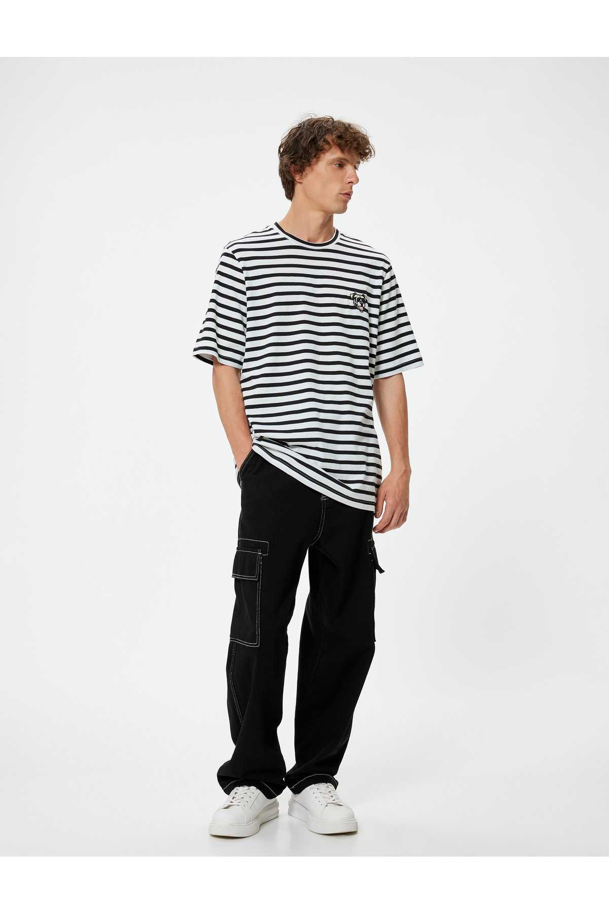 تیشرت آستین کوتاه یقه خدمه با چاپ سگی