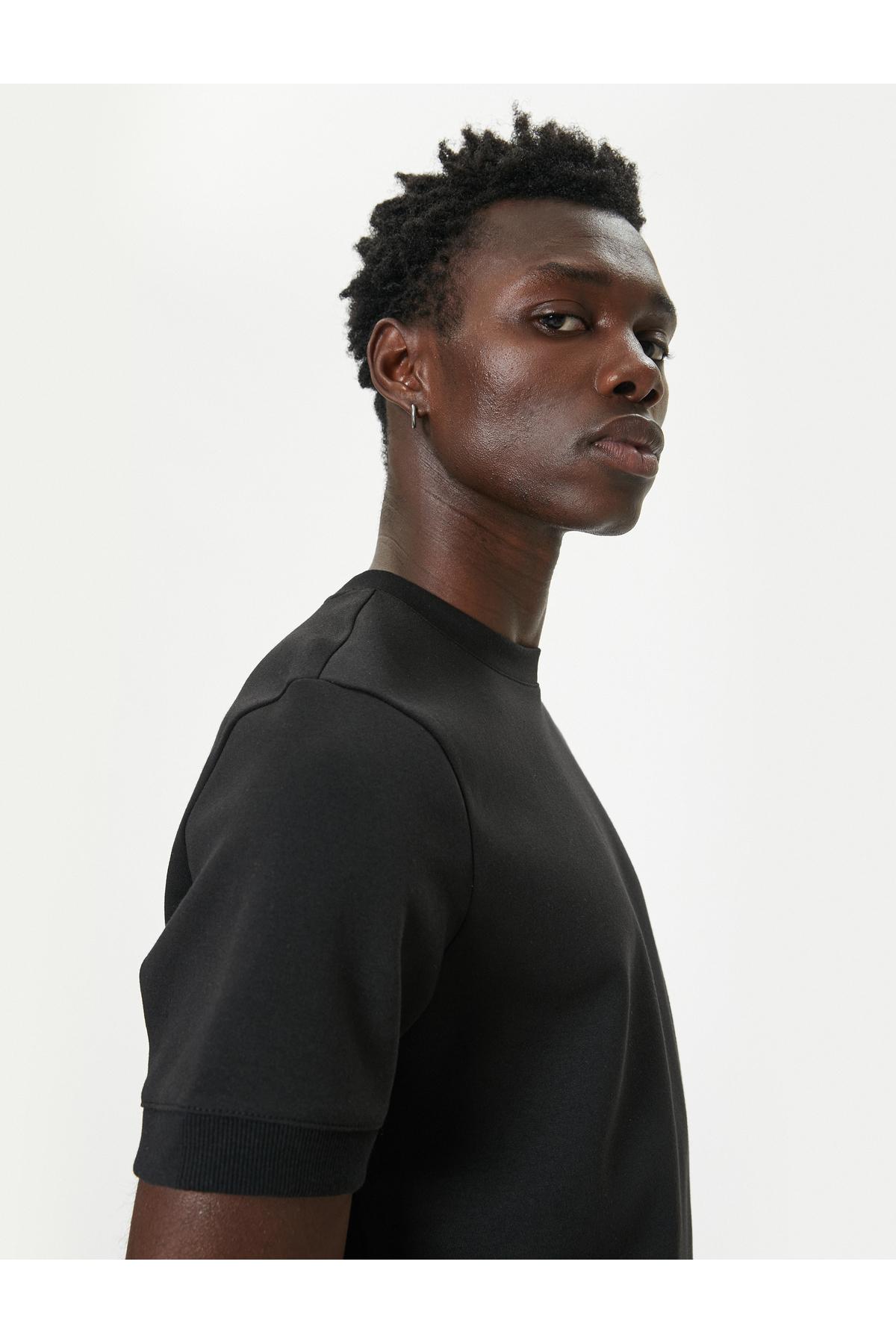 تیشرت پایه یقه خدمه آستین کوتاه نخی بافت