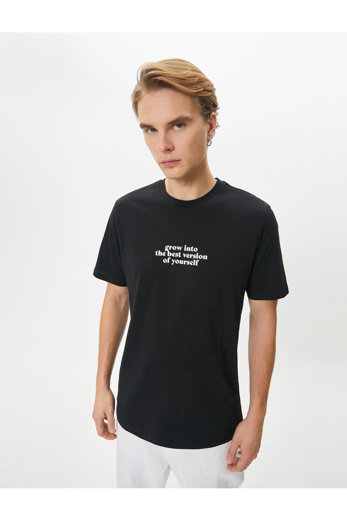 تیشرت یقه کوتاه نخی با چاپ شعار