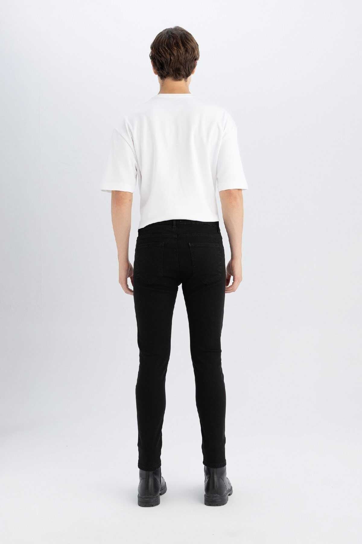 شلوار جین با ساق باریک فوق العاده لاغر