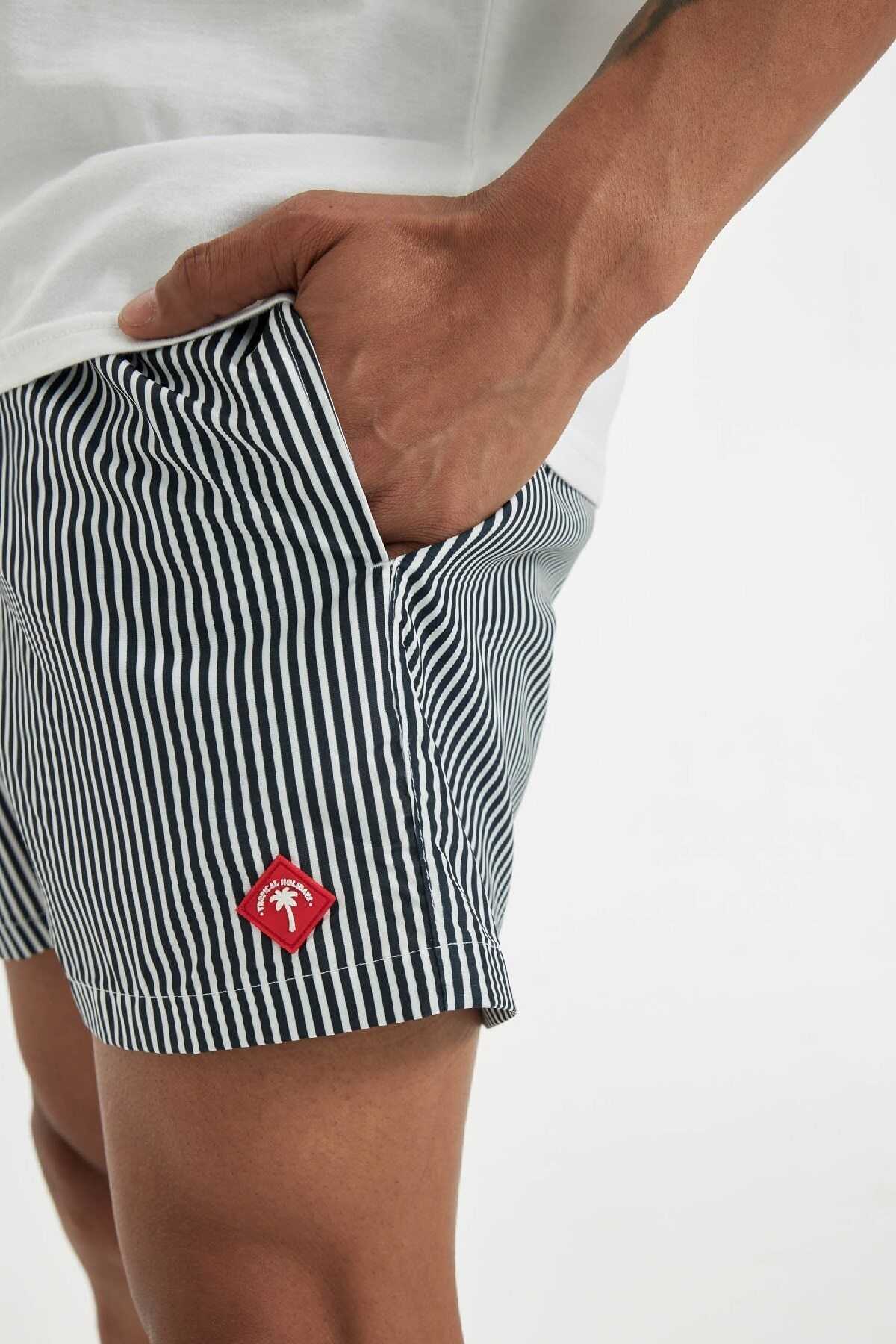 شورت شنا کوتاه با خط راه راه U0024az24hs