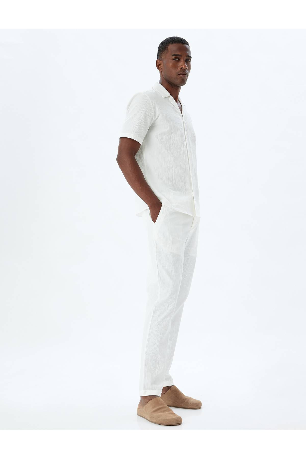 شلوار چینی با جزییات جیبی و دور کمر توری