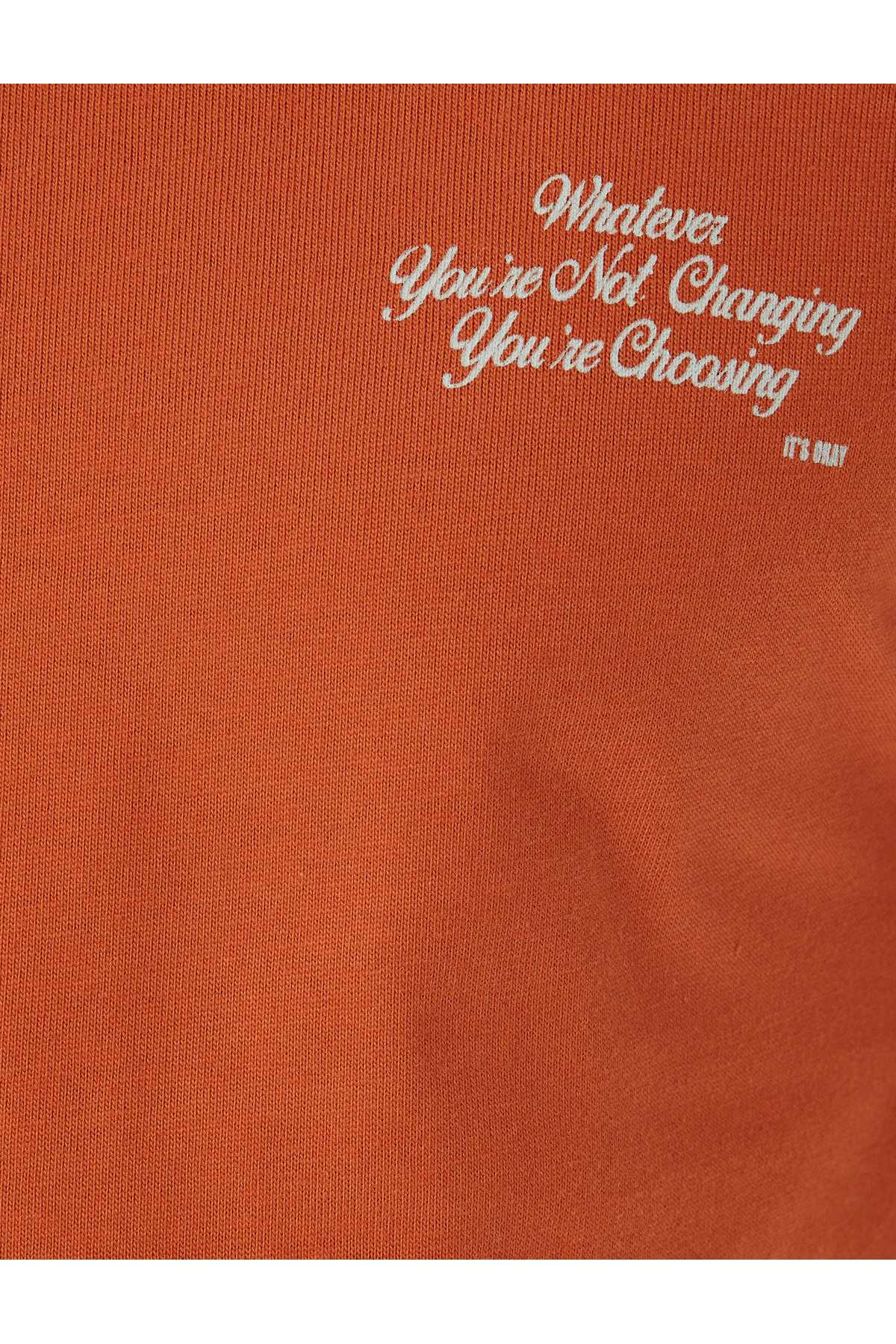 تیشرت یقه کوتاه نخی با چاپ شعار