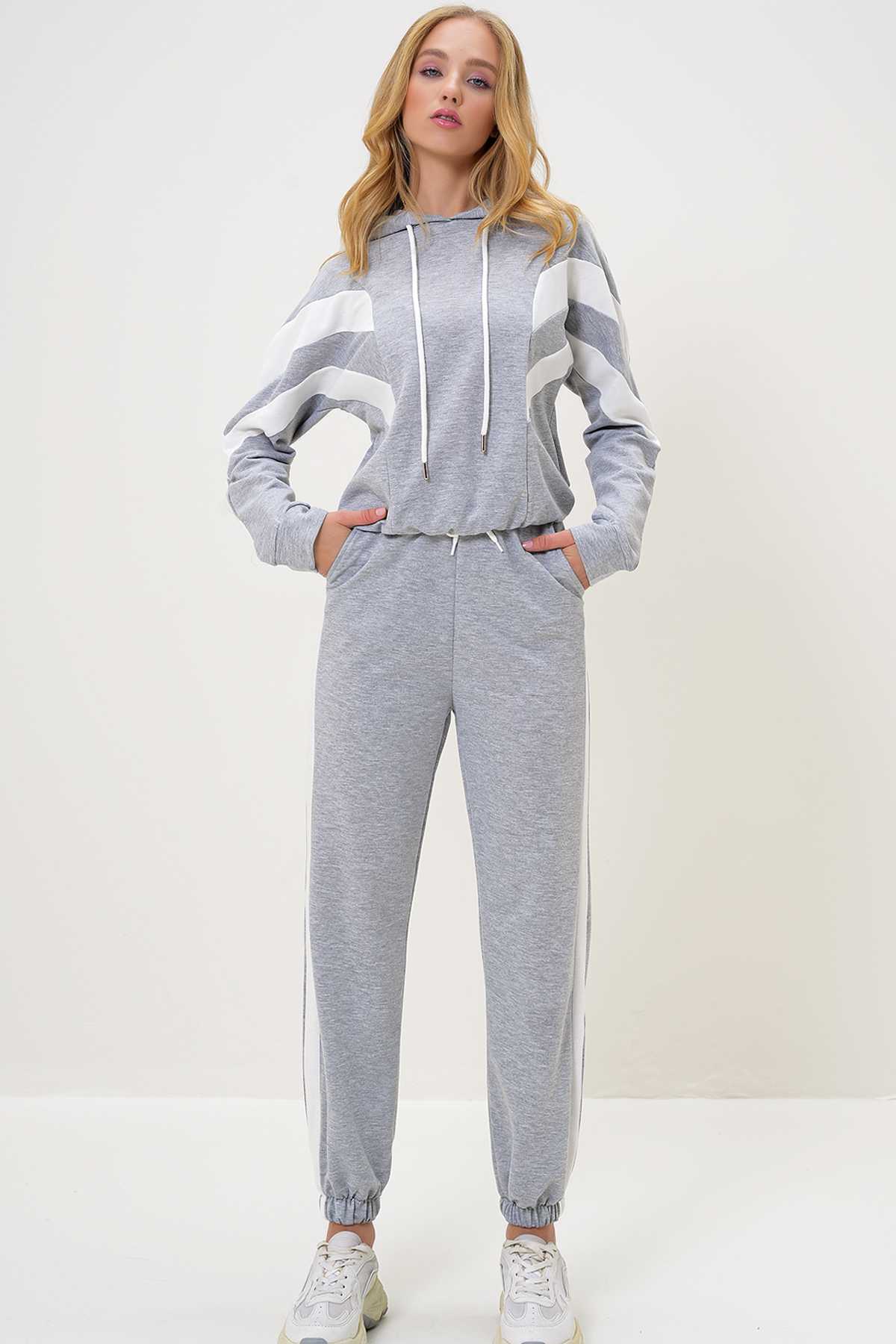 ست گرمکن سرپوش دار بیسکویتی زنانه و ست لباس ورزشی سرآستین الاستیک