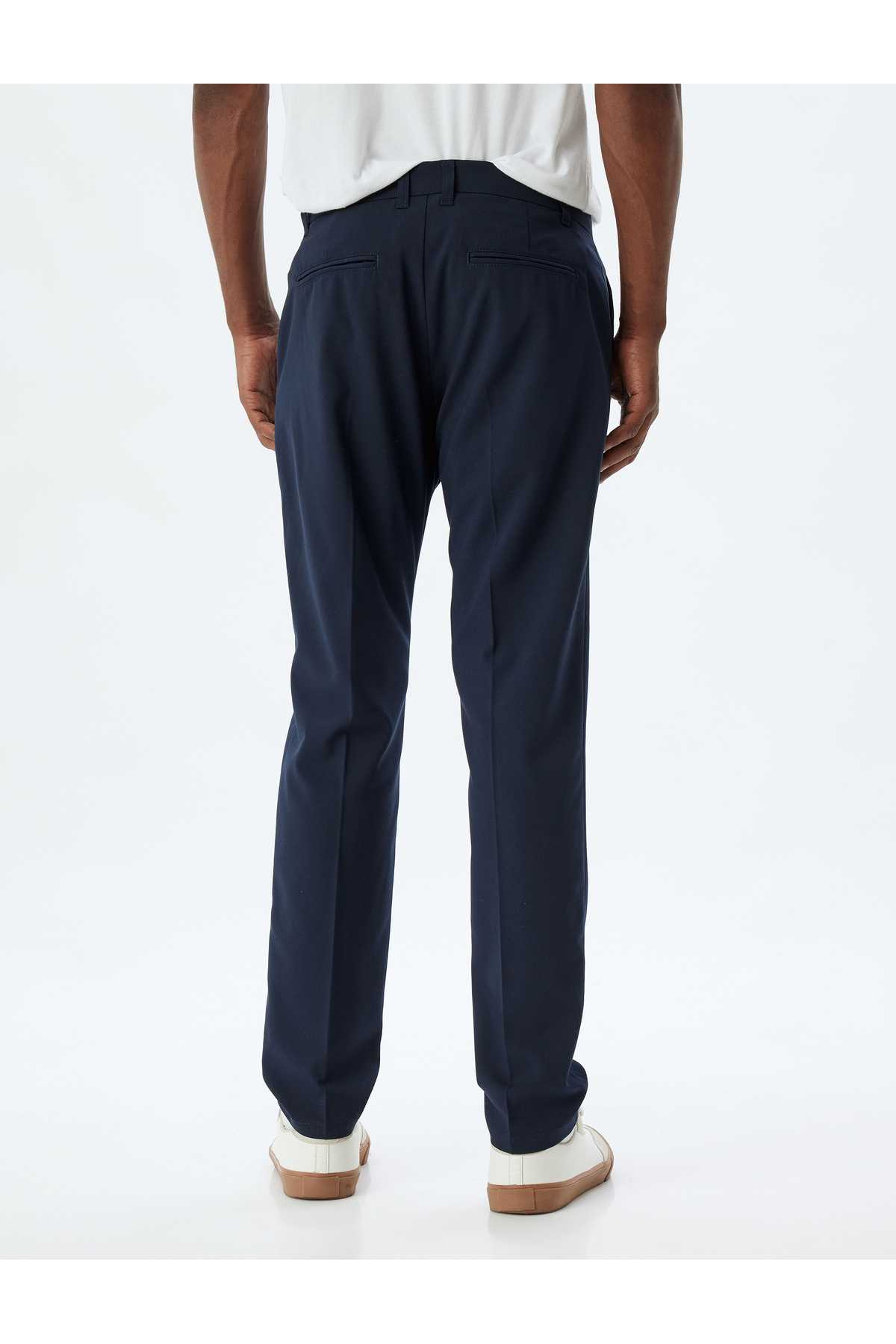 شلوار چینو با دکمه های منظم با جزئیات جیب