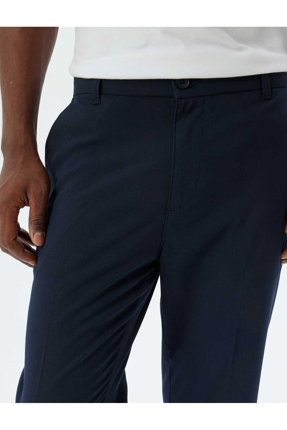 شلوار چینو با دکمه های منظم با جزئیات جیب