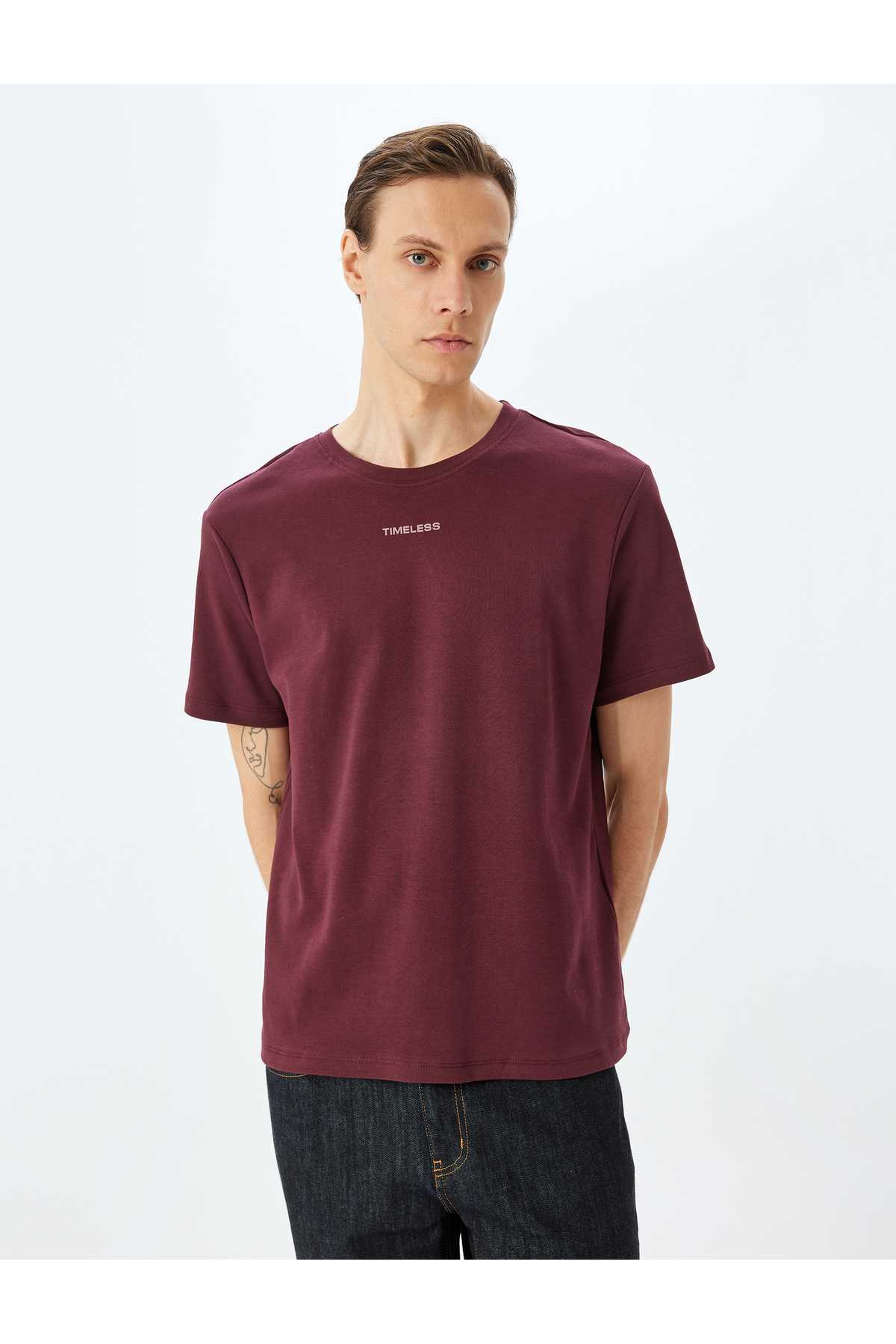 تیشرت یقه کوتاه نخی با چاپ شعار