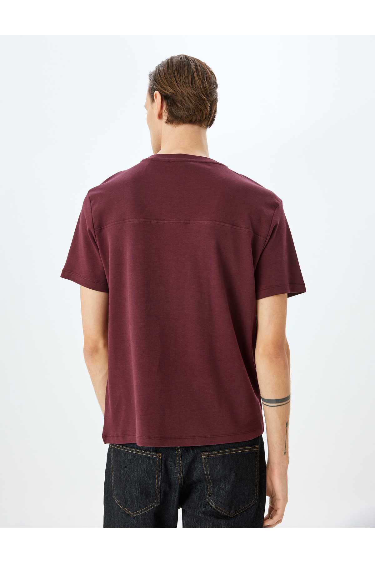 تیشرت یقه کوتاه نخی با چاپ شعار