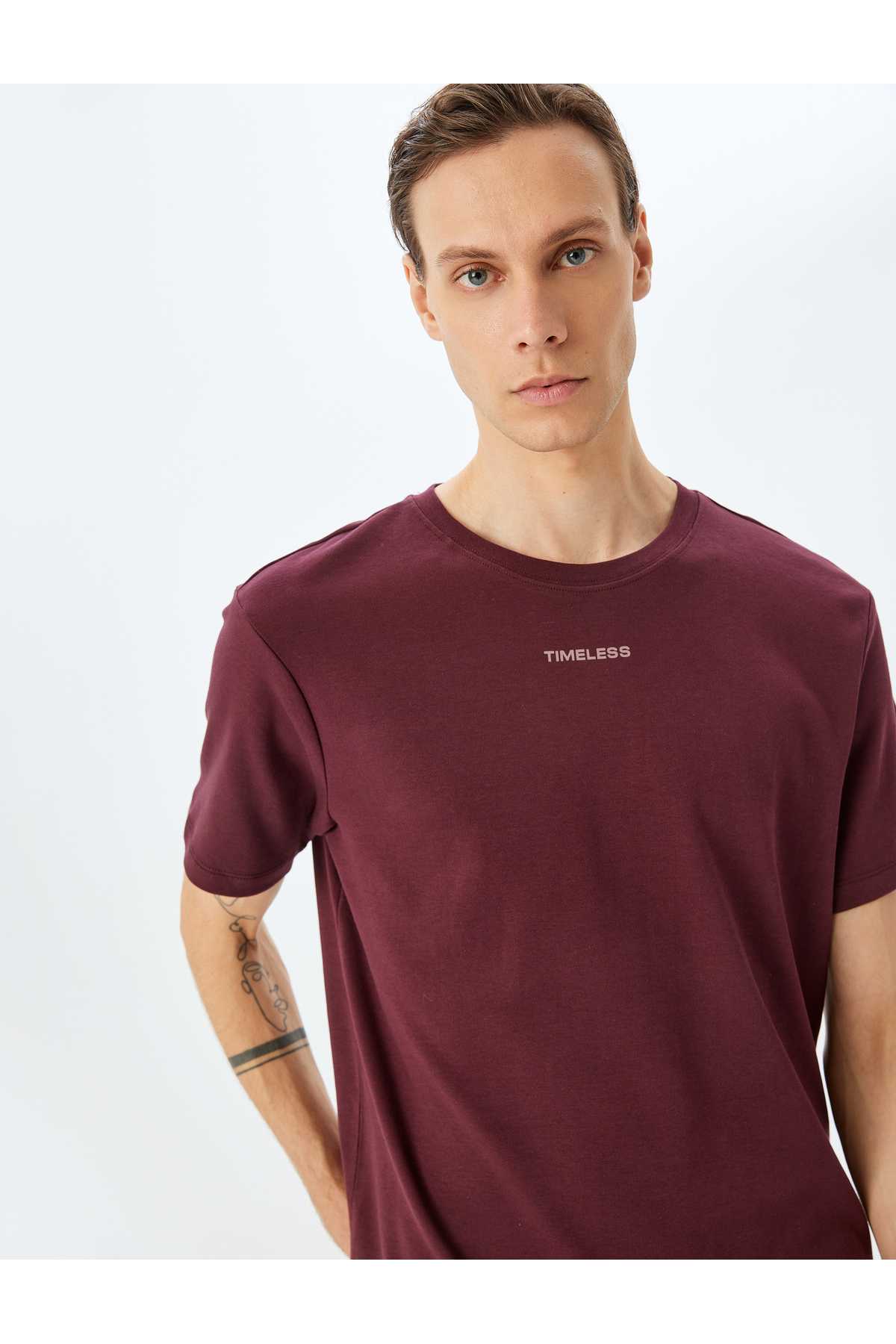 تیشرت یقه کوتاه نخی با چاپ شعار