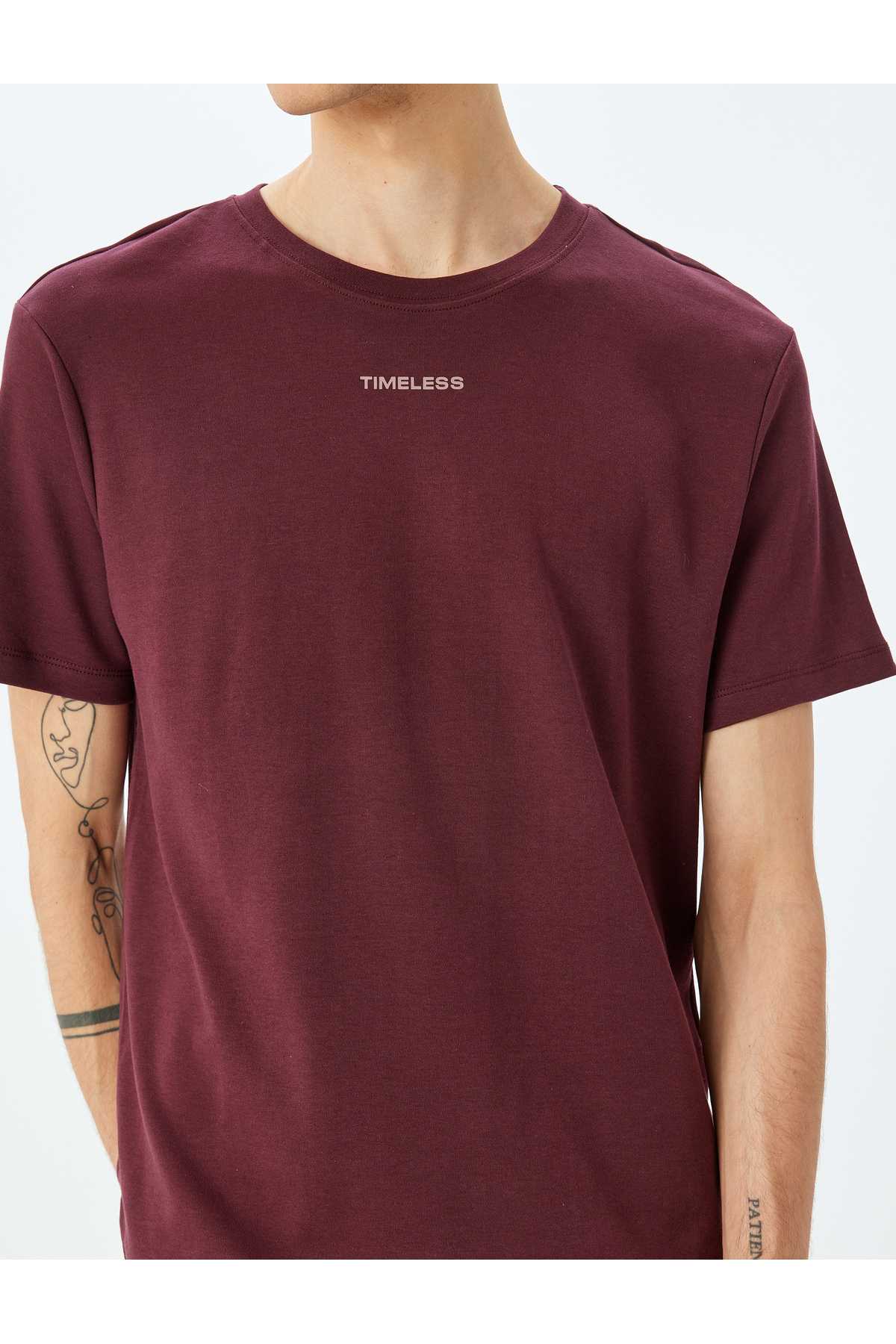 تیشرت یقه کوتاه نخی با چاپ شعار