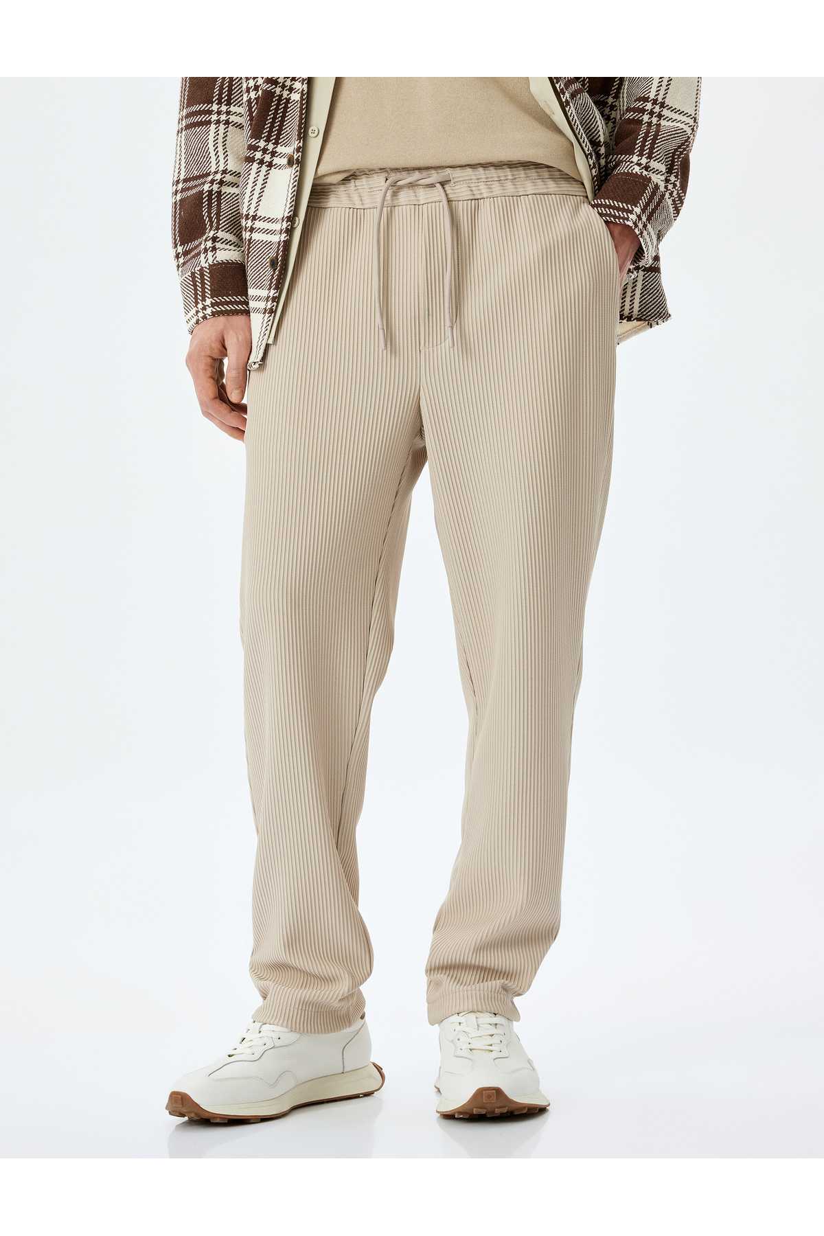 شلوار دندهدار جیبی با جزئیات با کمربند